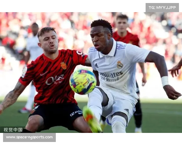 维尼修斯禁区内倒地引争议，裁判判罚引发双方争执