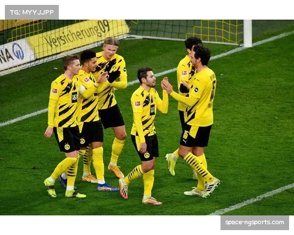 通讯：多特蒙德主场南看台扩建工程竣工，可容纳新增八千名球迷